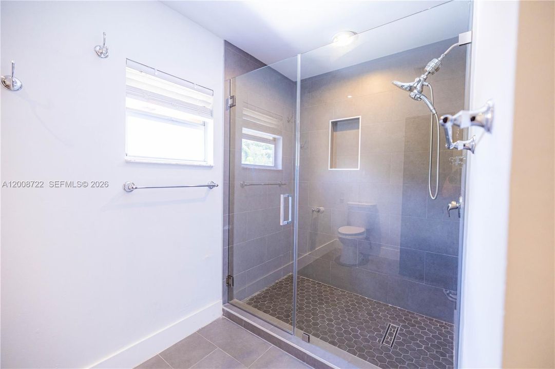 For Sale: $725,000 (4 beds, 2 baths, 2592 Square Feet)