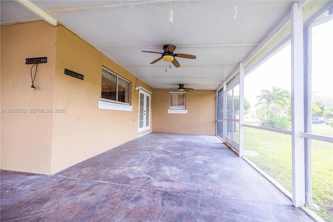 For Sale: $725,000 (4 beds, 2 baths, 2592 Square Feet)