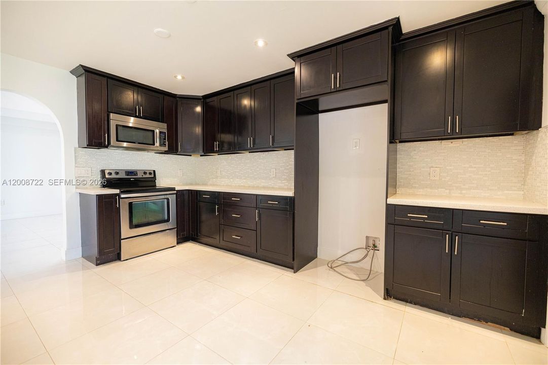 For Sale: $725,000 (4 beds, 2 baths, 2592 Square Feet)