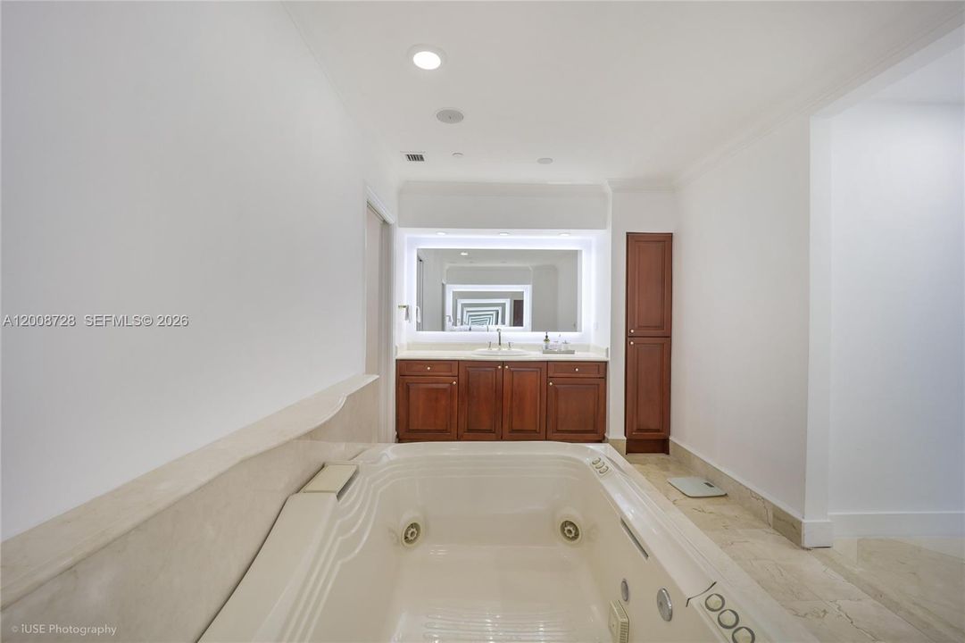 For Rent: $52,000 (3 beds, 3 baths, 4935 Square Feet)