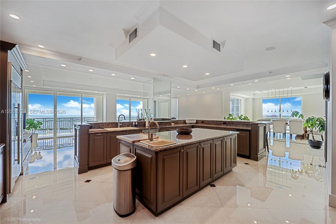 For Rent: $52,000 (3 beds, 3 baths, 4935 Square Feet)