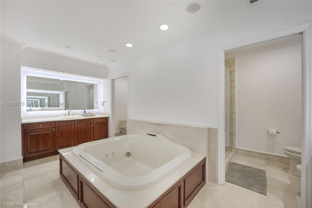 For Rent: $52,000 (3 beds, 3 baths, 4935 Square Feet)