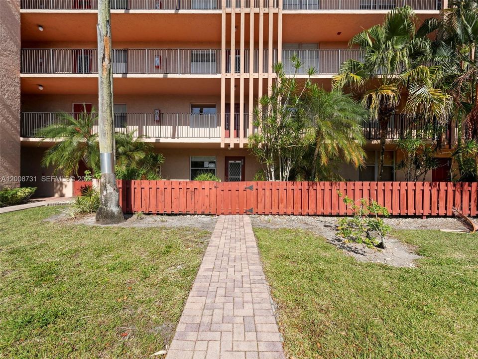 En Venta: $80,000 (2 camas, 2 baños, 1100 Pies cuadrados)