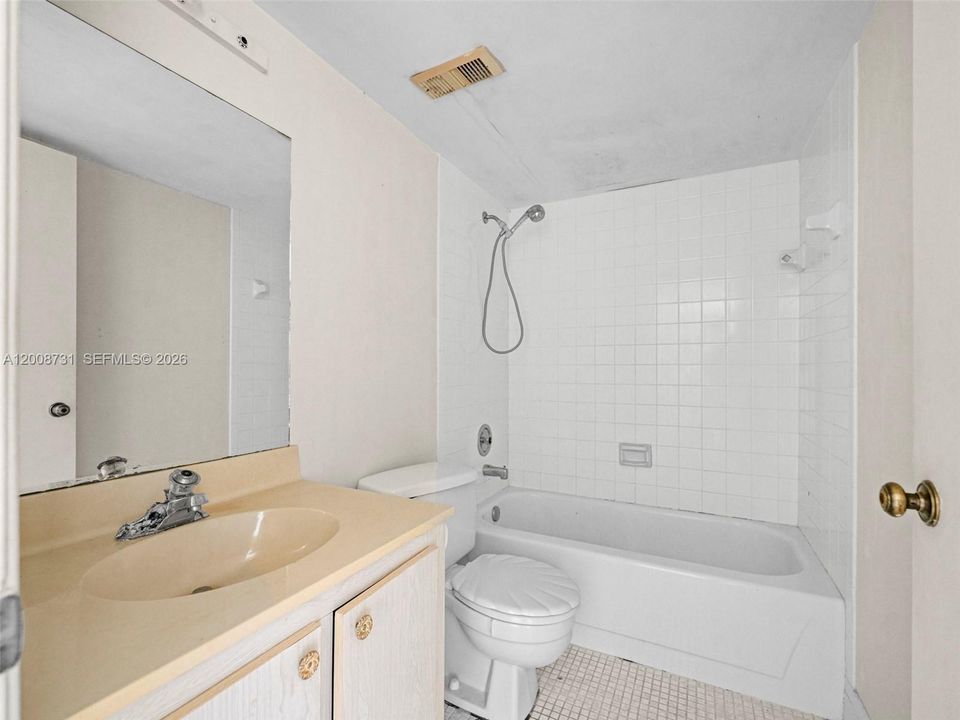 En Venta: $80,000 (2 camas, 2 baños, 1100 Pies cuadrados)