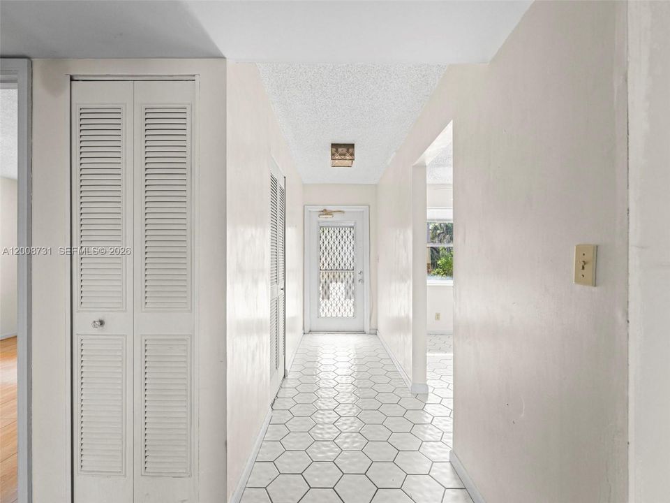 En Venta: $80,000 (2 camas, 2 baños, 1100 Pies cuadrados)