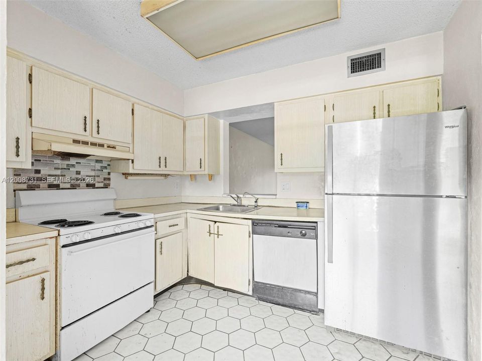 En Venta: $80,000 (2 camas, 2 baños, 1100 Pies cuadrados)