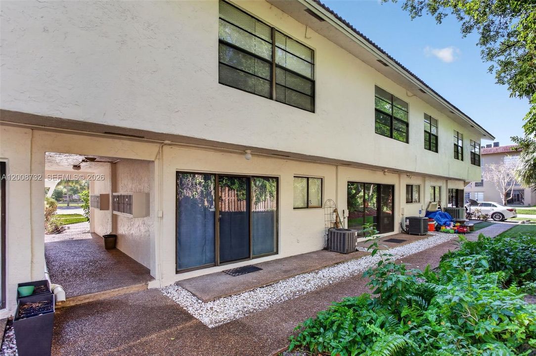 Active With Contract: $190,000 (2 beds, 2 baths, 1343 Square Feet)
