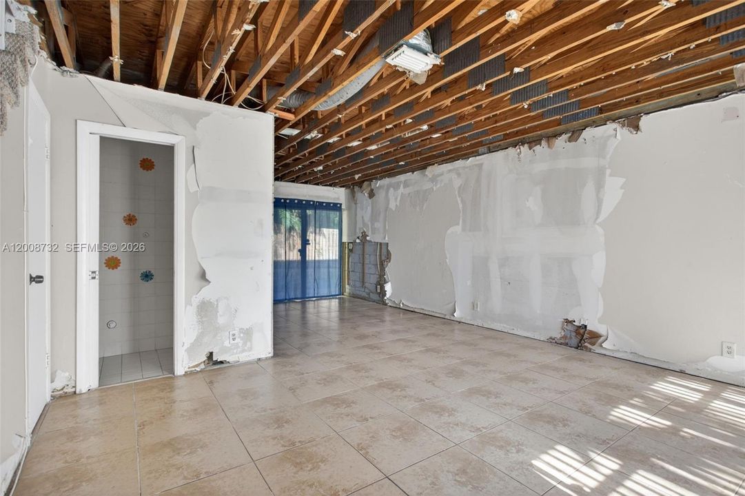 Active With Contract: $190,000 (2 beds, 2 baths, 1343 Square Feet)