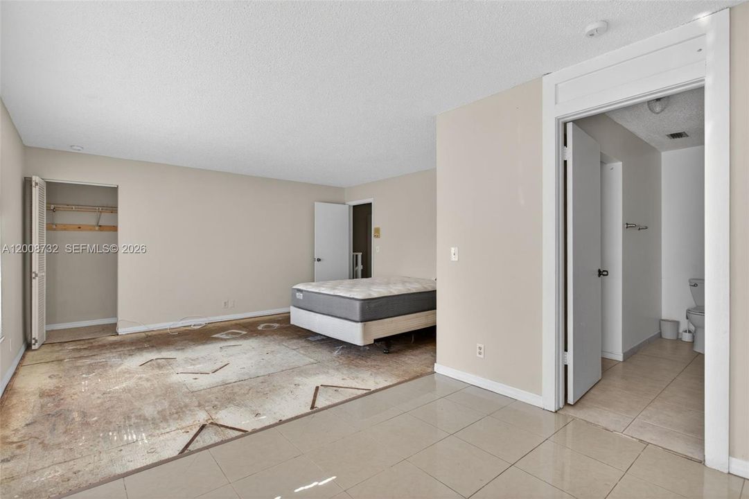 Active With Contract: $190,000 (2 beds, 2 baths, 1343 Square Feet)