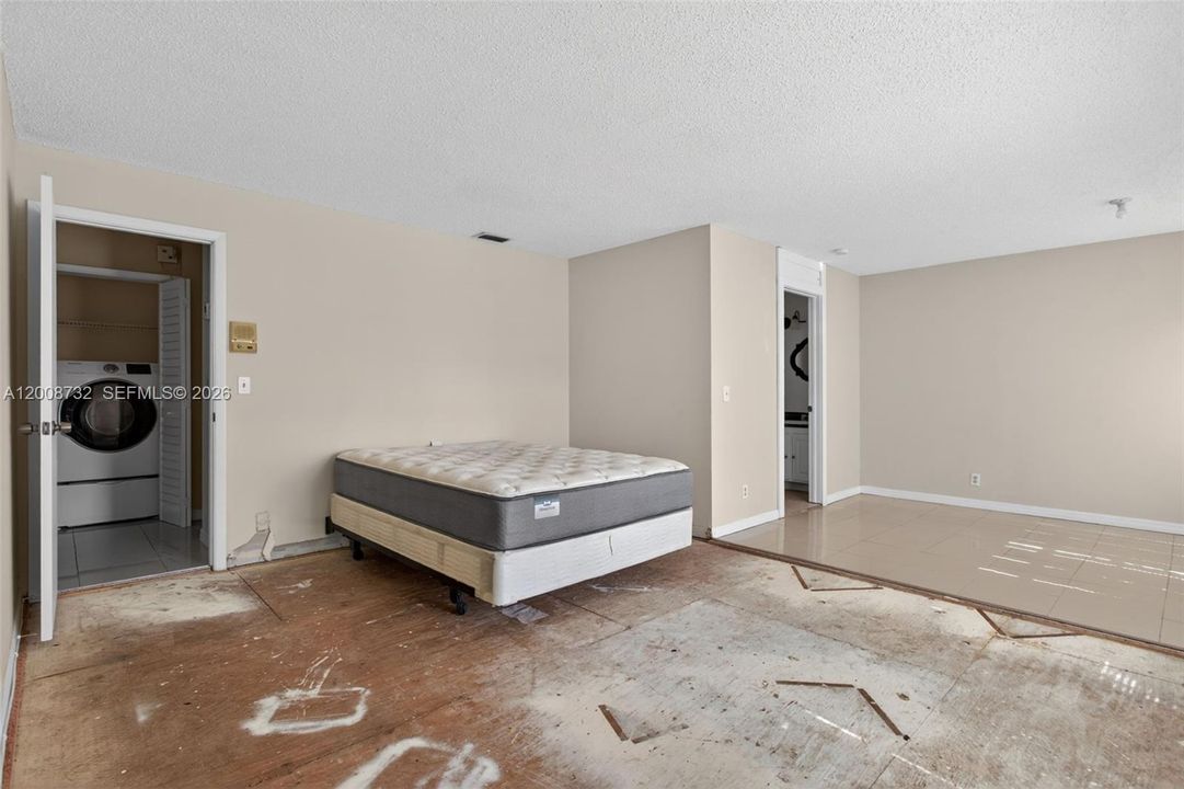Active With Contract: $190,000 (2 beds, 2 baths, 1343 Square Feet)