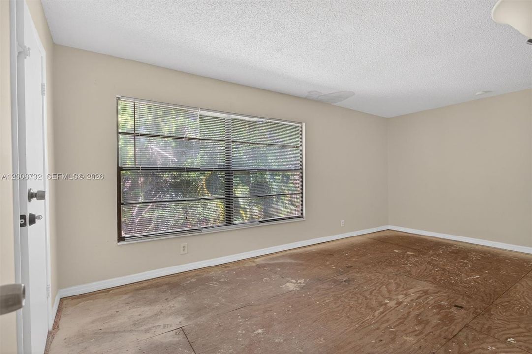 Active With Contract: $190,000 (2 beds, 2 baths, 1343 Square Feet)