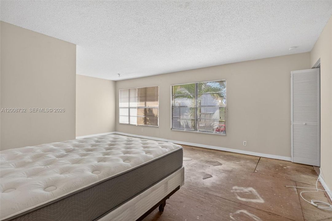 Active With Contract: $190,000 (2 beds, 2 baths, 1343 Square Feet)