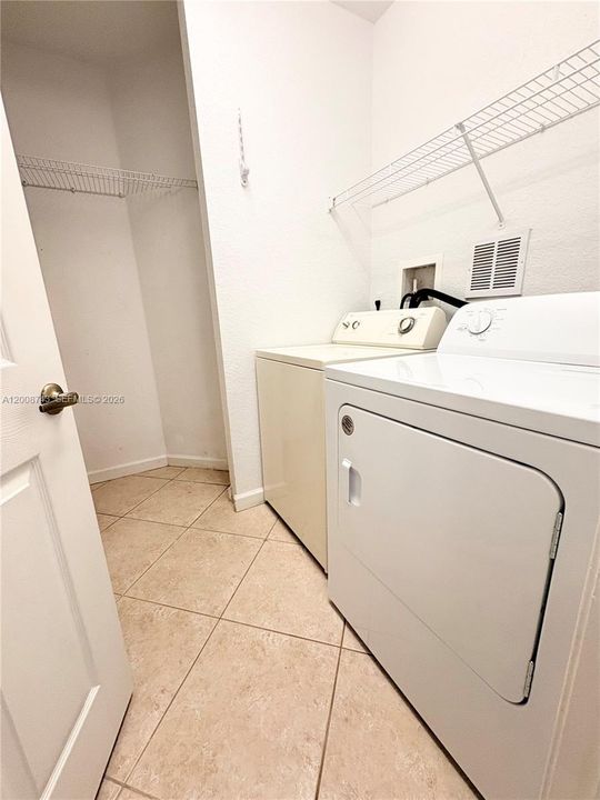 В аренду: $3,500 (3 спален, 2 ванн, 1401 Квадратных фут)