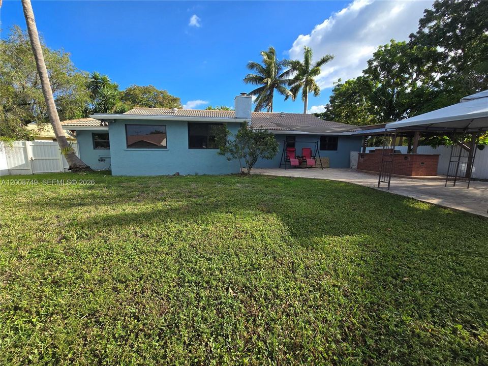 For Rent: $4,200 (4 beds, 3 baths, 1880 Square Feet)