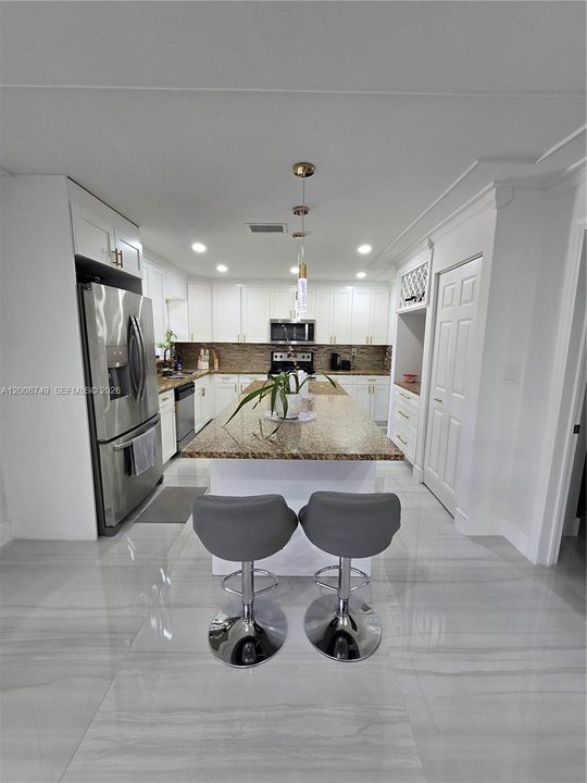For Rent: $4,200 (4 beds, 3 baths, 1880 Square Feet)