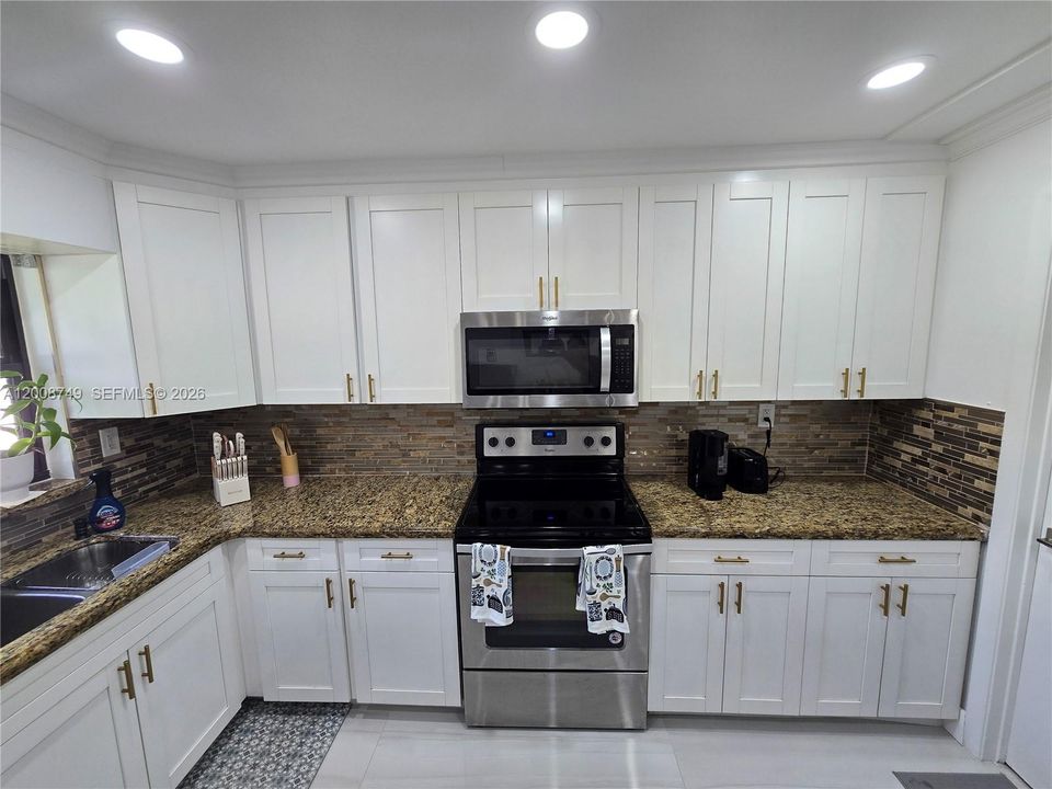 For Rent: $4,200 (4 beds, 3 baths, 1880 Square Feet)