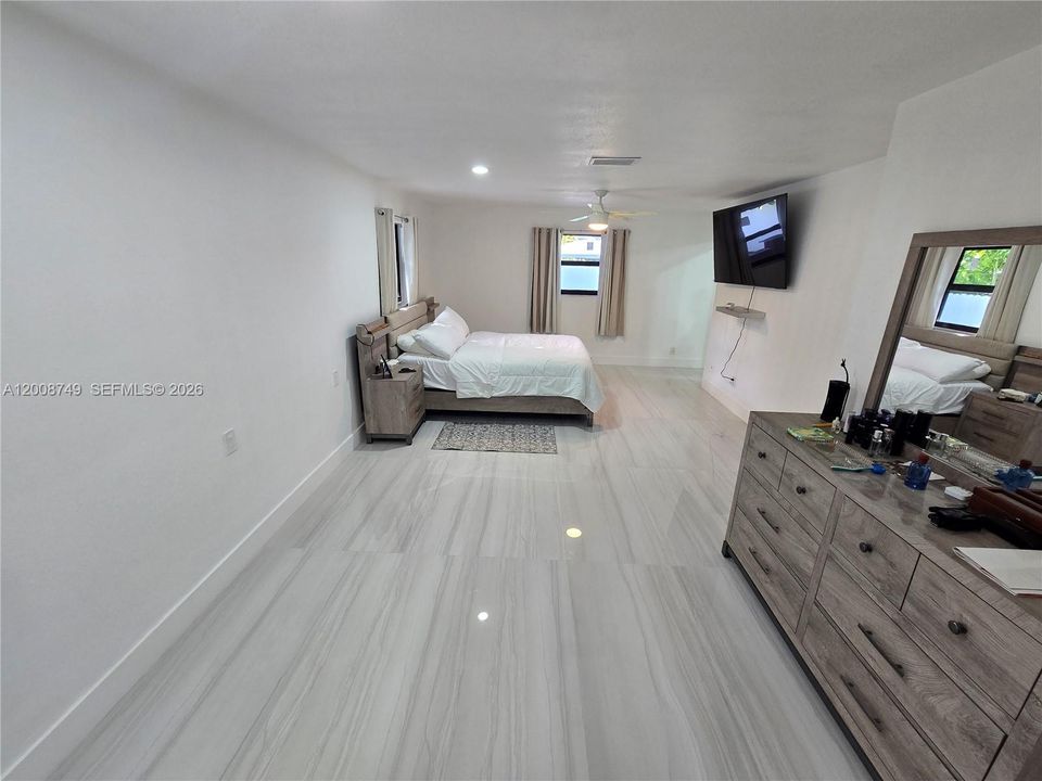 For Rent: $4,200 (4 beds, 3 baths, 1880 Square Feet)
