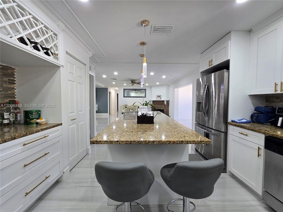 For Rent: $4,200 (4 beds, 3 baths, 1880 Square Feet)
