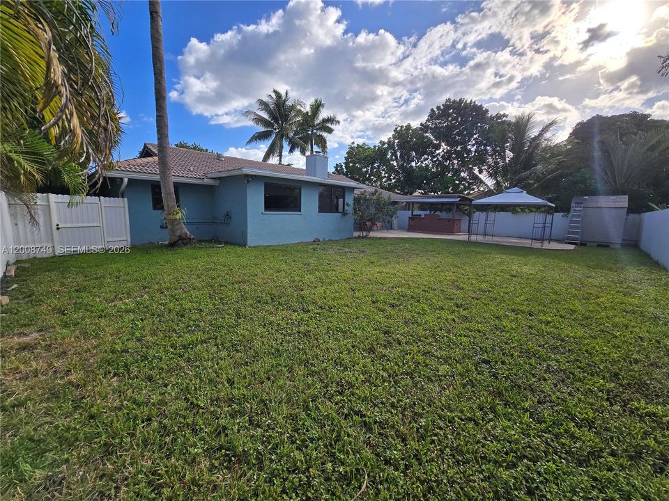 For Rent: $4,200 (4 beds, 3 baths, 1880 Square Feet)