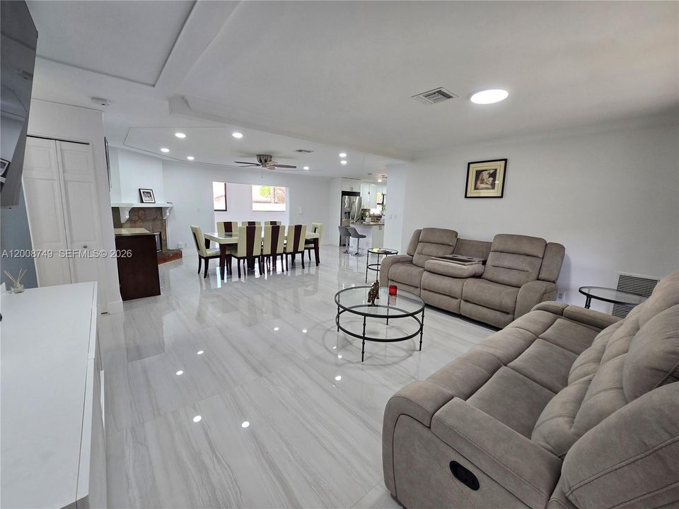 For Rent: $4,200 (4 beds, 3 baths, 1880 Square Feet)