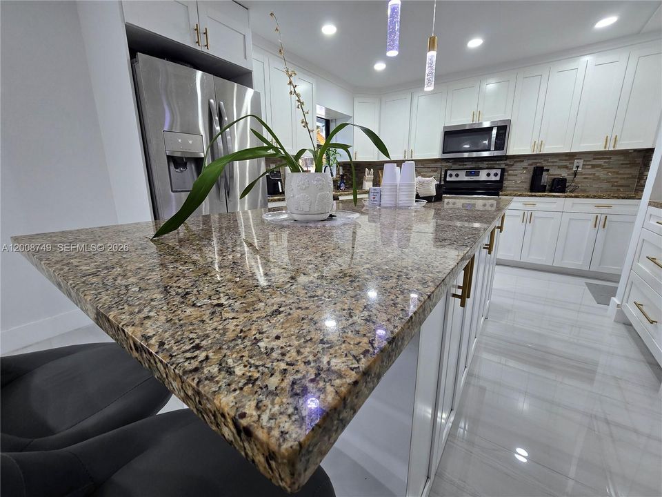 For Rent: $4,200 (4 beds, 3 baths, 1880 Square Feet)