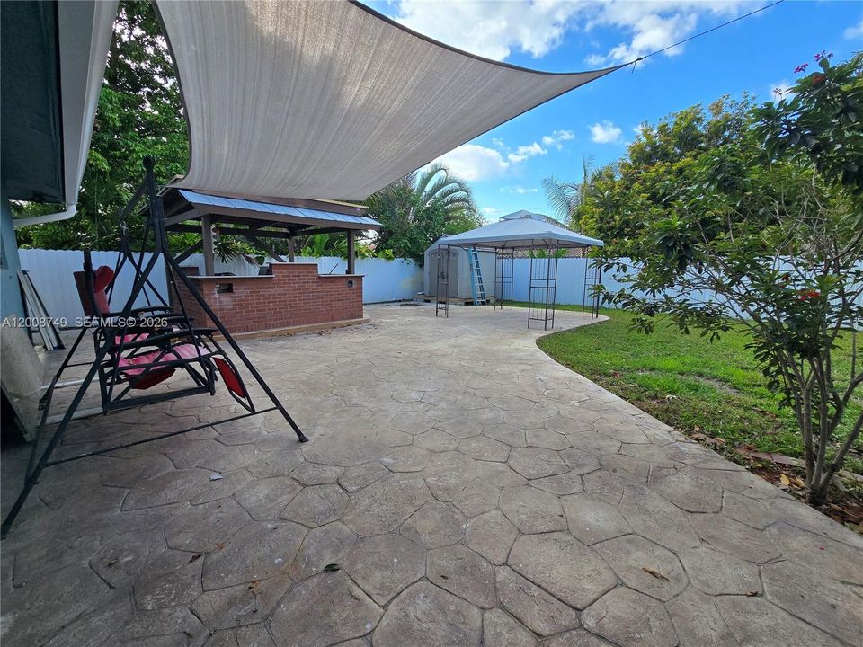 For Rent: $4,200 (4 beds, 3 baths, 1880 Square Feet)