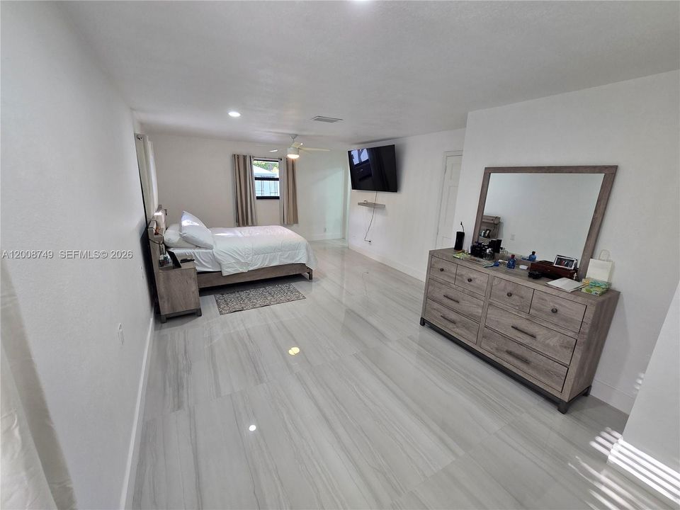 For Rent: $4,200 (4 beds, 3 baths, 1880 Square Feet)