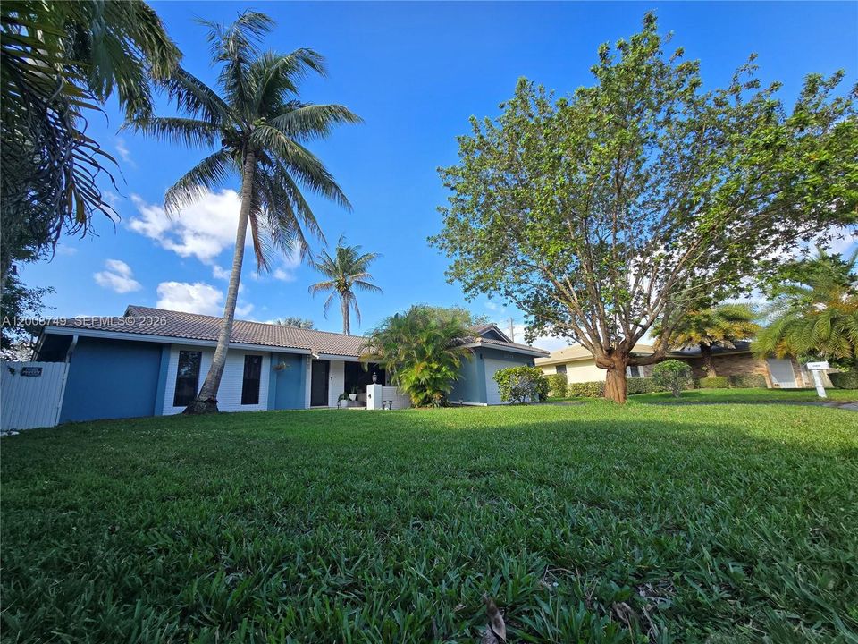 For Rent: $4,200 (4 beds, 3 baths, 1880 Square Feet)