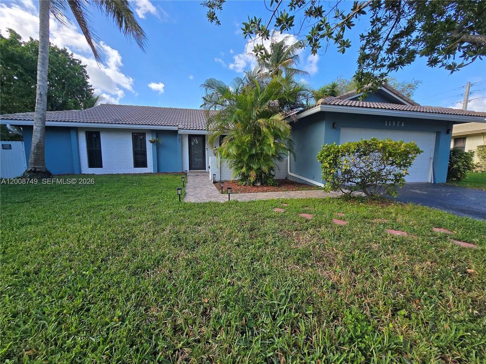 For Rent: $4,200 (4 beds, 3 baths, 1880 Square Feet)