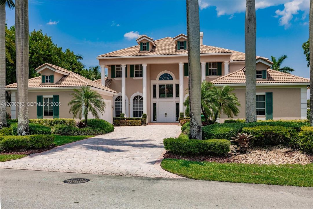 For Sale: $2,700,000 (6 beds, 5 baths, 4889 Square Feet)