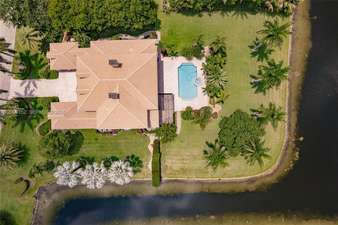 For Sale: $2,700,000 (6 beds, 5 baths, 4889 Square Feet)