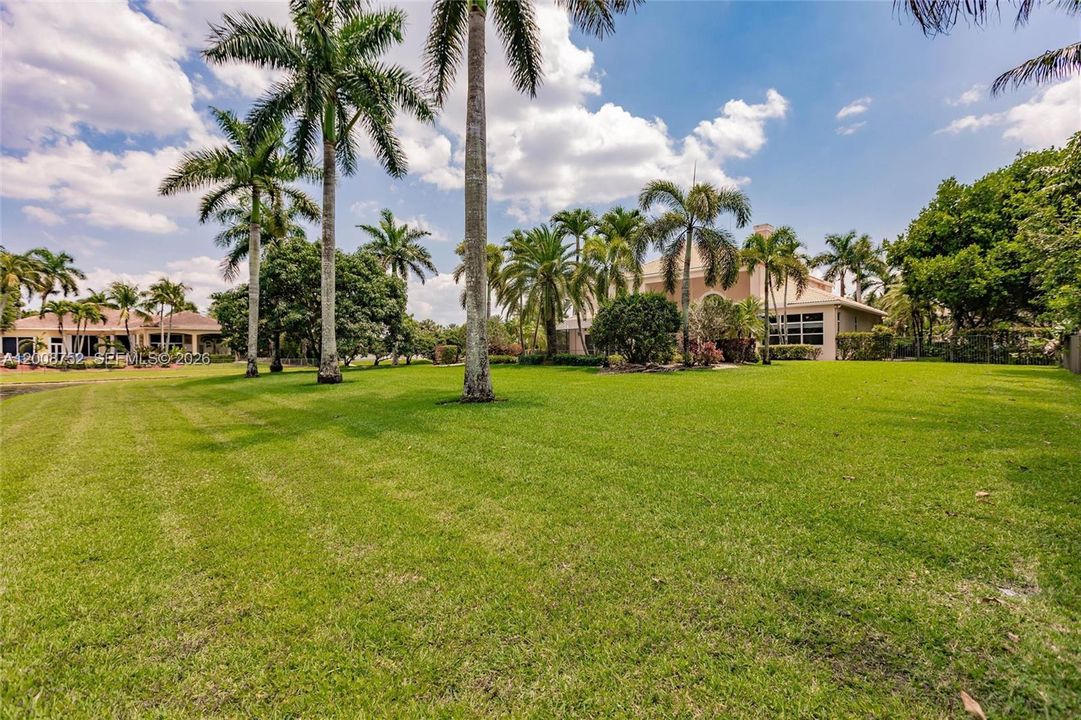 For Sale: $2,700,000 (6 beds, 5 baths, 4889 Square Feet)