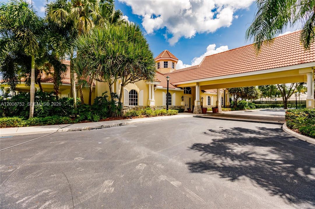 For Sale: $2,700,000 (6 beds, 5 baths, 4889 Square Feet)