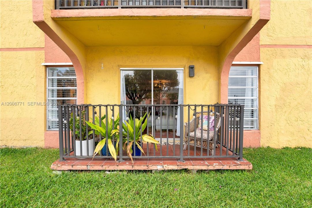 Active With Contract: $310,000 (3 beds, 2 baths, 1024 Square Feet)