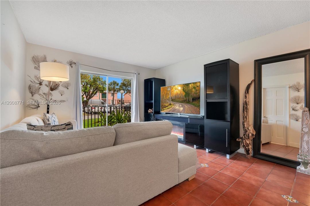 Active With Contract: $310,000 (3 beds, 2 baths, 1024 Square Feet)