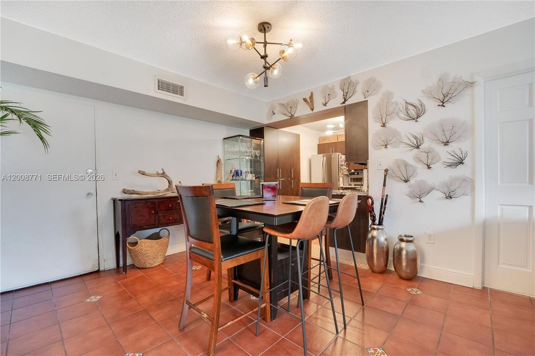 Active With Contract: $310,000 (3 beds, 2 baths, 1024 Square Feet)