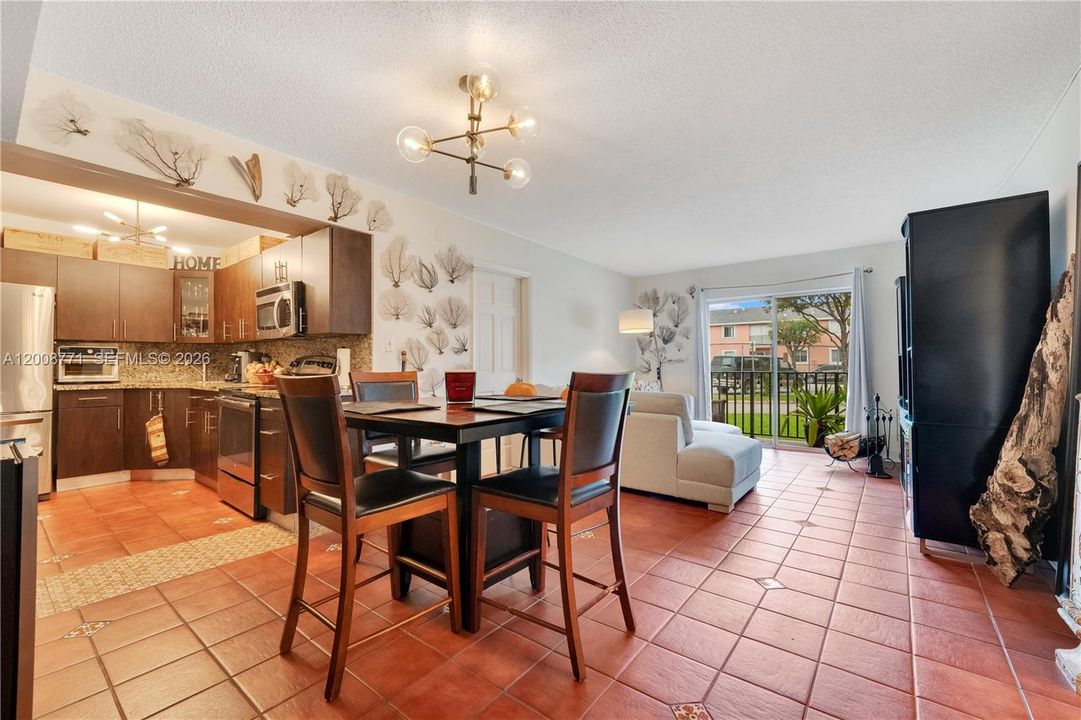 Active With Contract: $310,000 (3 beds, 2 baths, 1024 Square Feet)