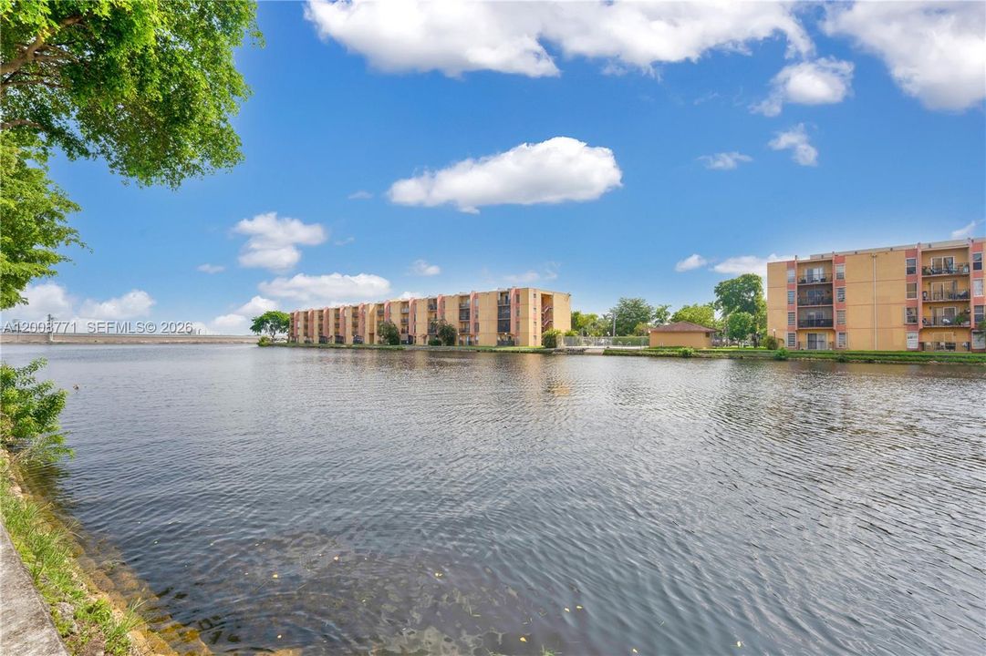 Active With Contract: $310,000 (3 beds, 2 baths, 1024 Square Feet)
