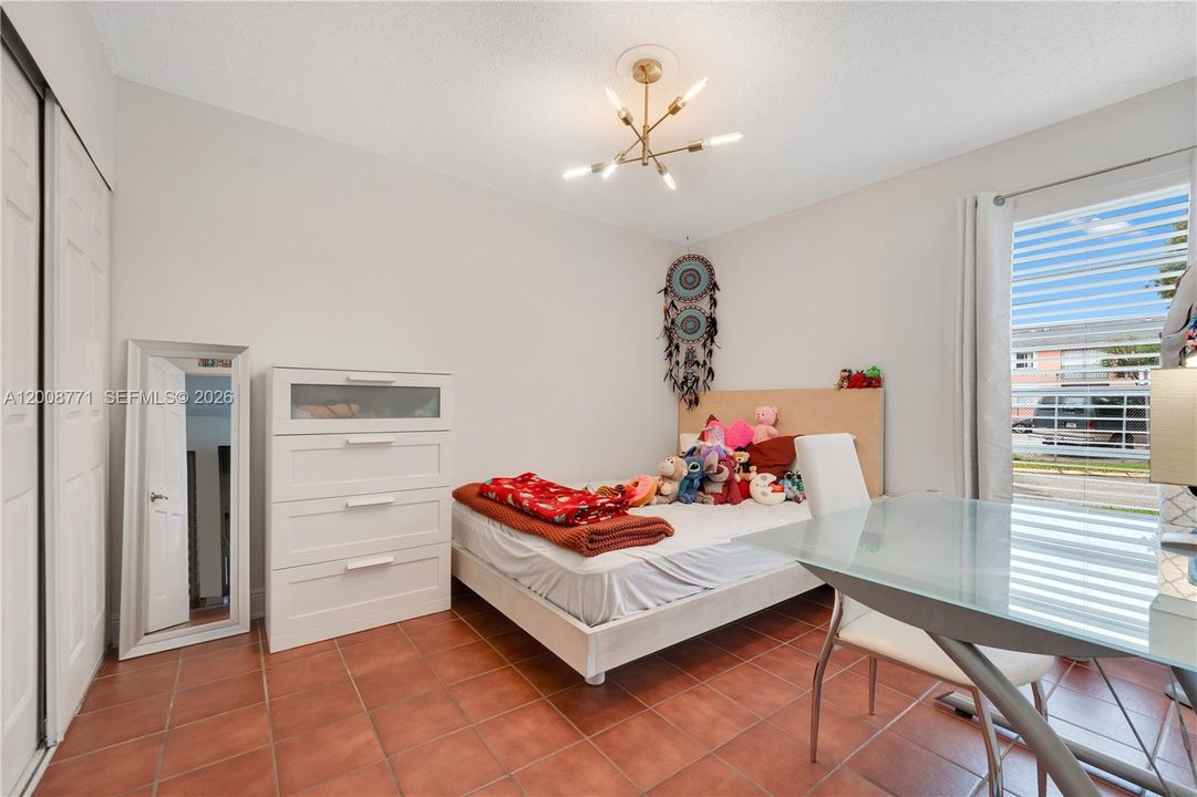 Active With Contract: $310,000 (3 beds, 2 baths, 1024 Square Feet)