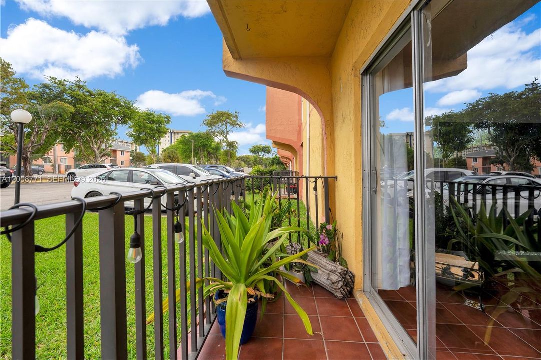 Active With Contract: $310,000 (3 beds, 2 baths, 1024 Square Feet)
