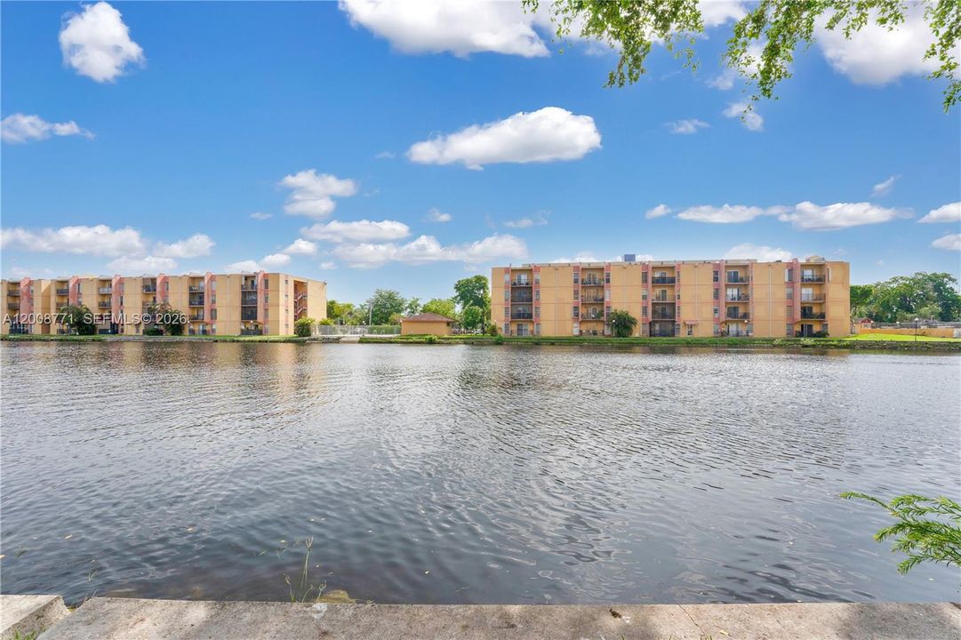 Active With Contract: $310,000 (3 beds, 2 baths, 1024 Square Feet)
