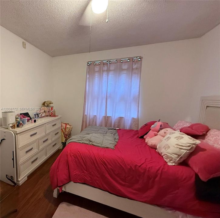 For Sale: $328,500 (1 beds, 1 baths, 673 Square Feet)