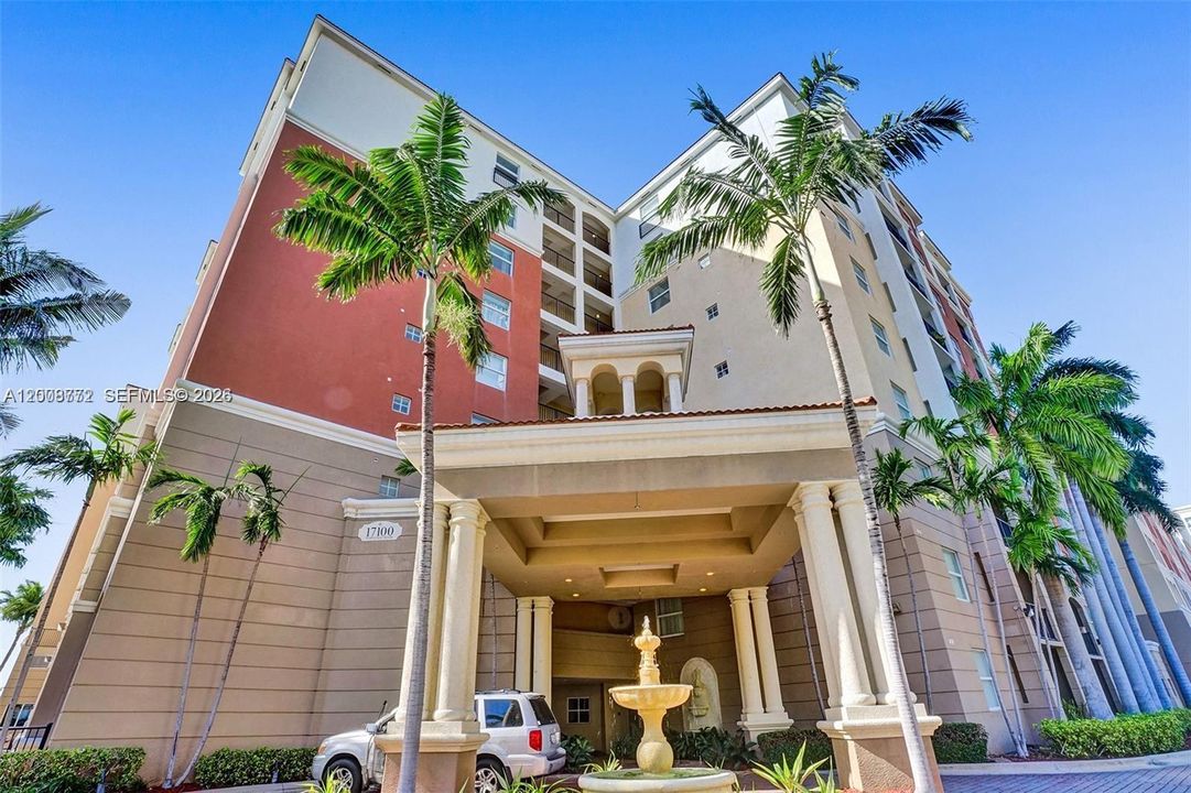 For Sale: $328,500 (1 beds, 1 baths, 673 Square Feet)