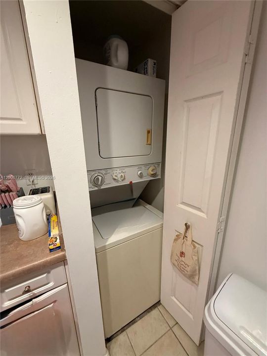 For Sale: $328,500 (1 beds, 1 baths, 673 Square Feet)