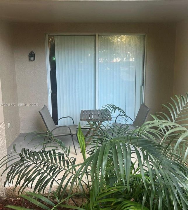 For Sale: $328,500 (1 beds, 1 baths, 673 Square Feet)