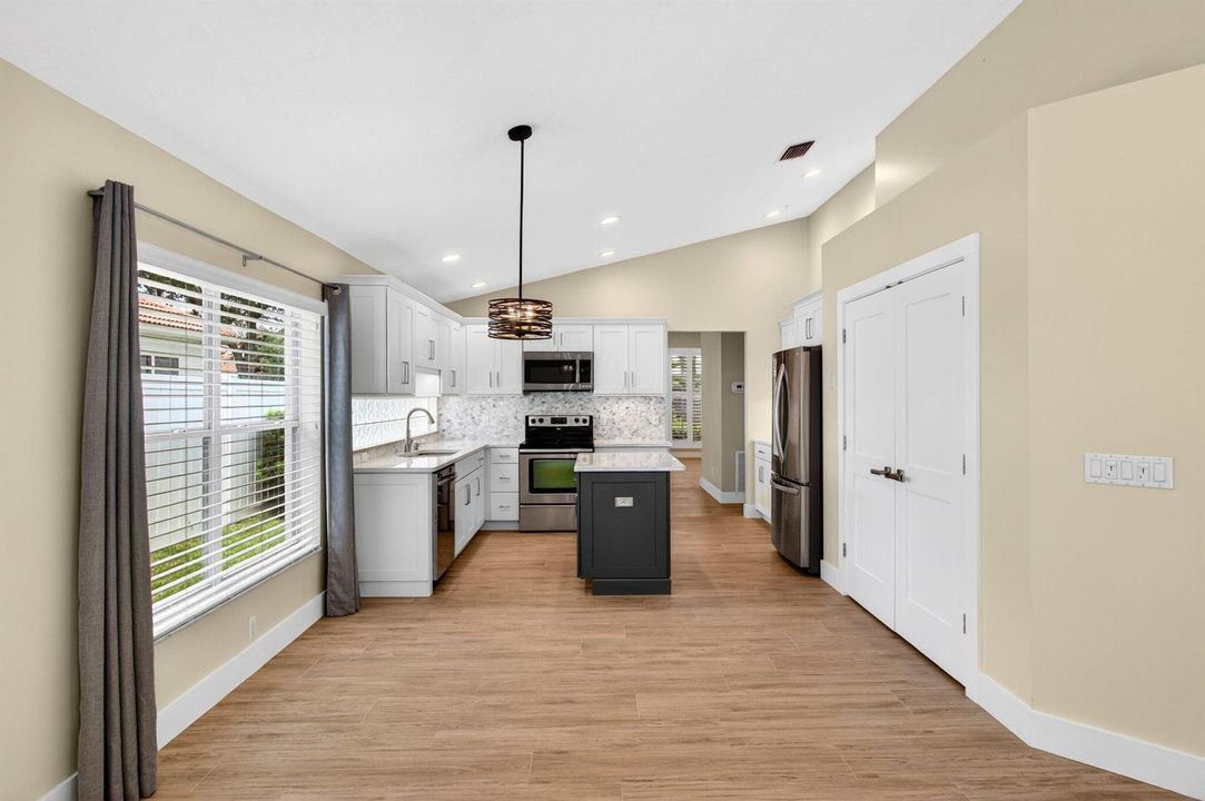 Eat-in kitchen