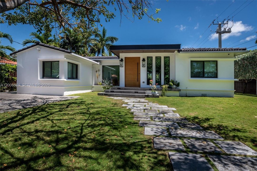 Activo con contrato: $16,500 (4 camas, 3 baños, 2719 Pies cuadrados)