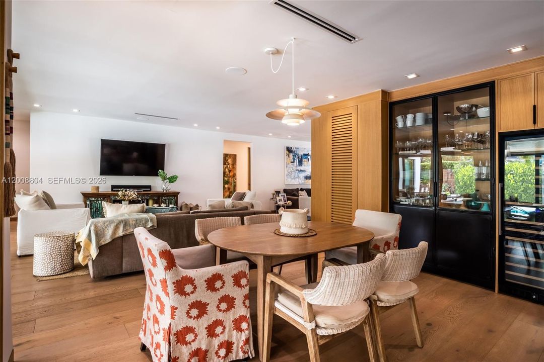 Activo con contrato: $16,500 (4 camas, 3 baños, 2719 Pies cuadrados)