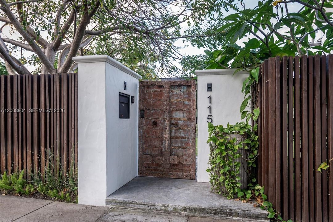 Activo con contrato: $16,500 (4 camas, 3 baños, 2719 Pies cuadrados)