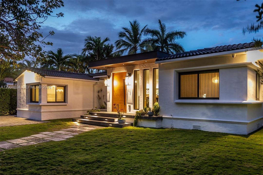 Activo con contrato: $16,500 (4 camas, 3 baños, 2719 Pies cuadrados)